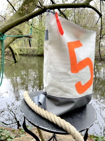 Segeltuchrucksack mit oranger 5